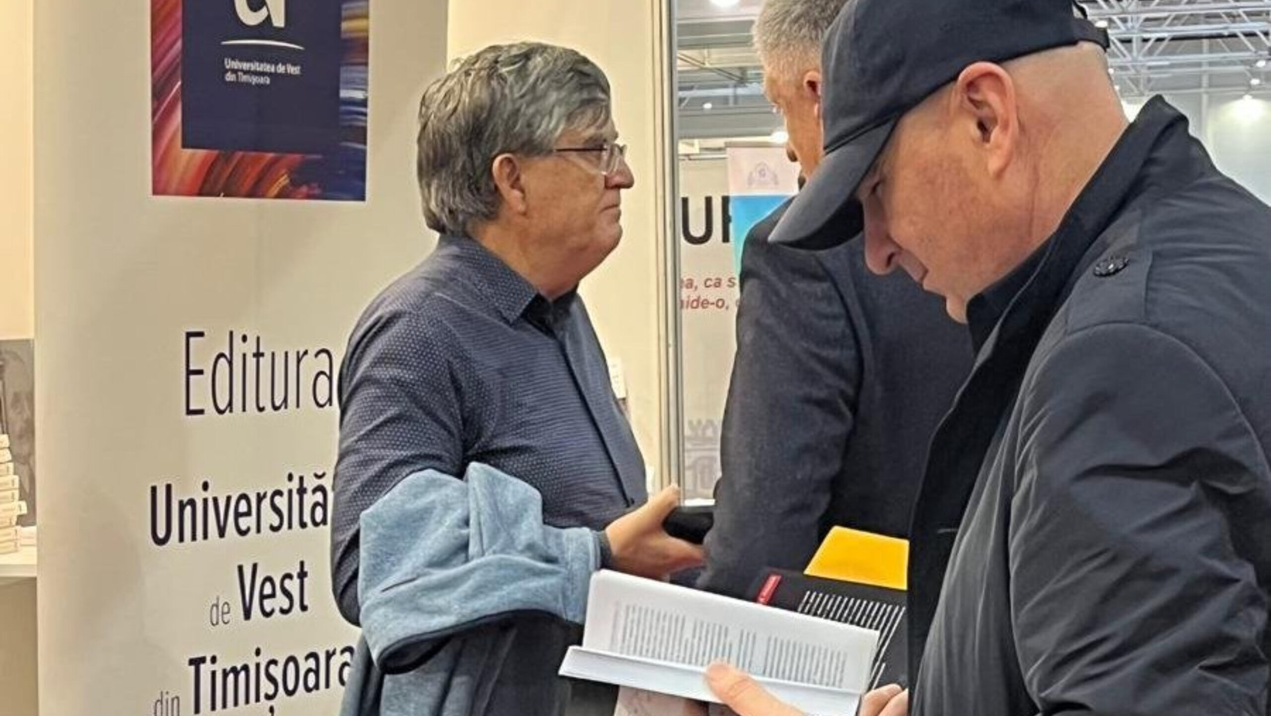 Ilie-Bolojan-la-Targul-de-Carte-Gaudeamus-2025-scaled-e1765047042658