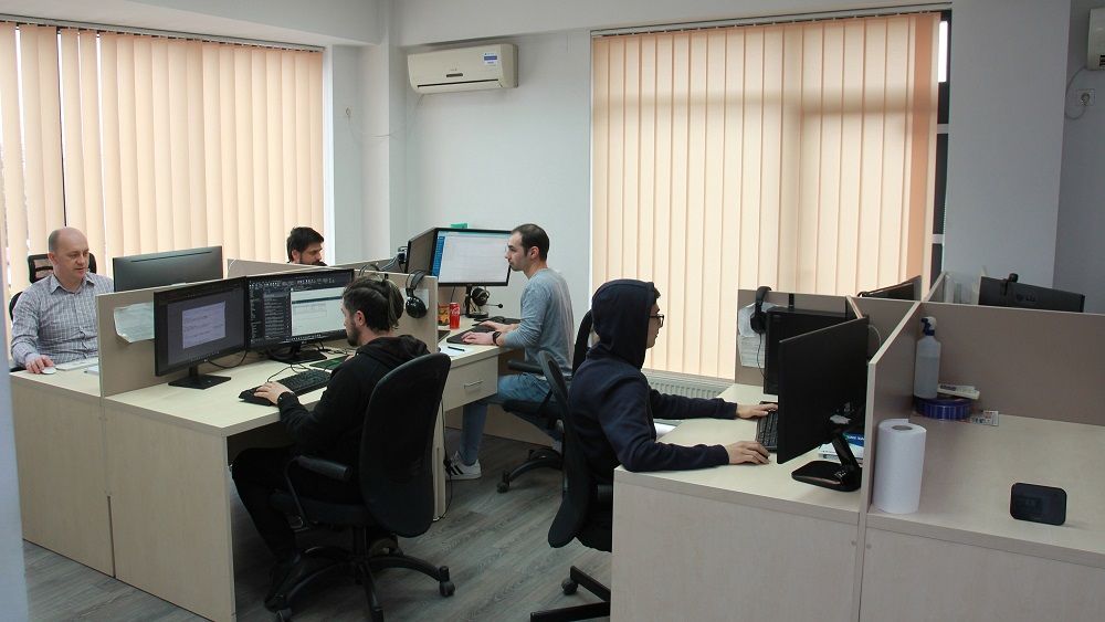 roweb-85-dintre-studentii-care-participa-la-internshipurile-platite-raman-angajati