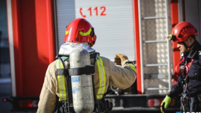 B--rbat-carbonizat-g--sit---ntr-un-apartament-din-C--mpina--Pompierii-au-evacuat-blocul-cuprins-de-un-incendiu-violent