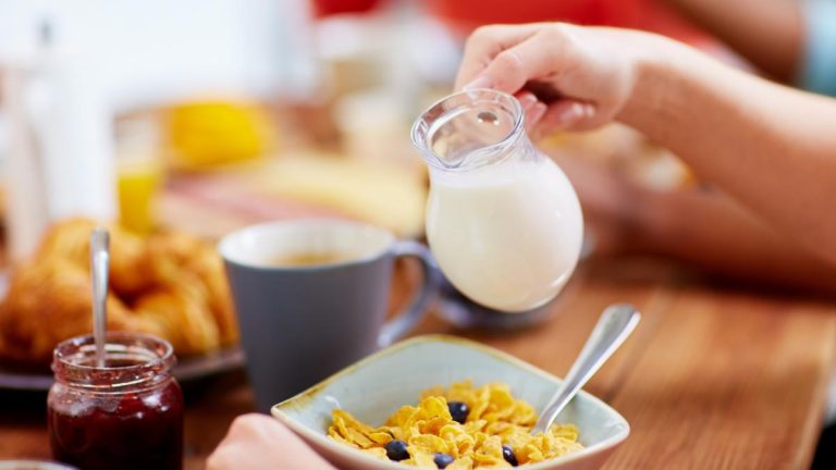 ai-intoleranta-la-lactoza-cum-poti-scapa-de-ea-si-ce-lactate-poti-consuma-fara-probleme-sfaturile-mihaelei-bilic-5418680