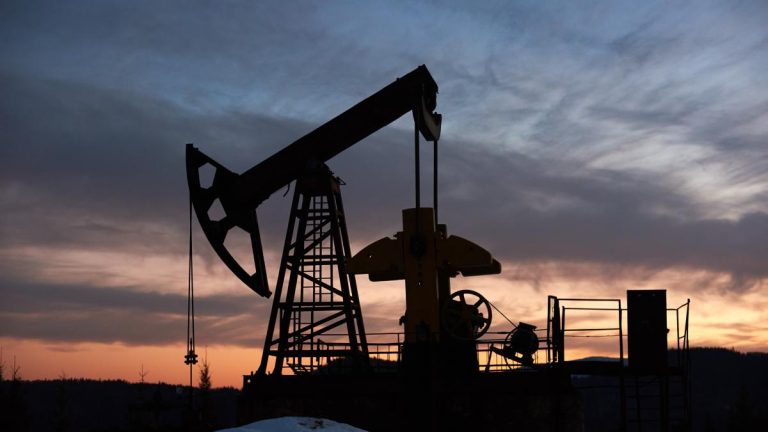 preturile-petrolului-scad-iar-bursele-cresc-dupa-anuntul-unui-acord-de-pace-sua-iran-donald-trump-lasati-petrolul-sa-curga-5416910 (1)