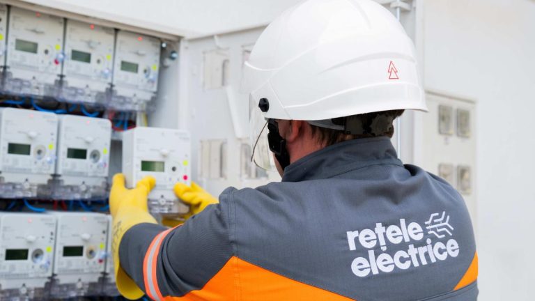 retele-electrice-romania-accelereaza-instalarea-contoarelor-inteligente-178-000-de-dispozitive-noi-in-2026-si-un-grad-de-acoperire-de-67-la-finalul-anului-5415308