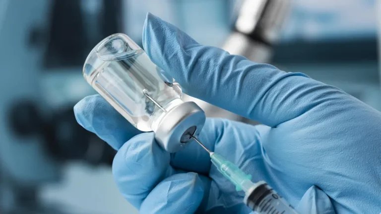 cerere-surprinzatoare-de-vaccin-antigripal-in-unele-farmacii-deja-nu-se-mai-gaseste-cand-vor-ajunge-noile-stocuri-5457435